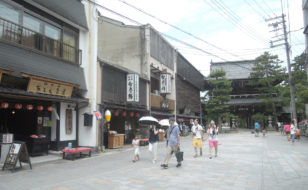 文珠智恩寺の門前と四軒茶屋